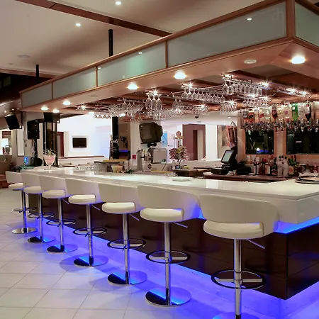 ホテル Anemi & パ フォス