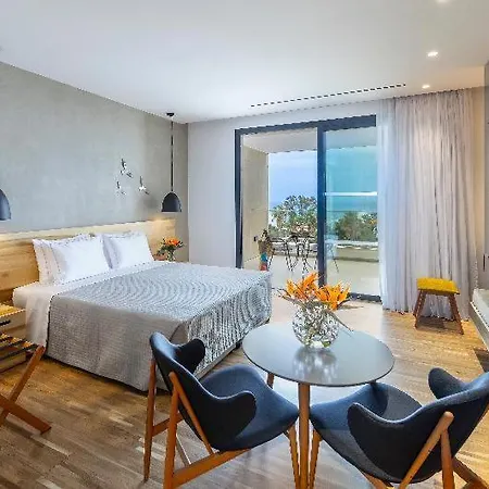 ホテル Anemi & パ フォス