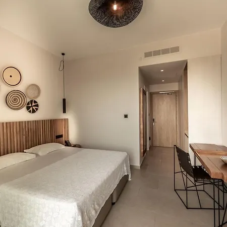 ホテル Anemi & パ フォス