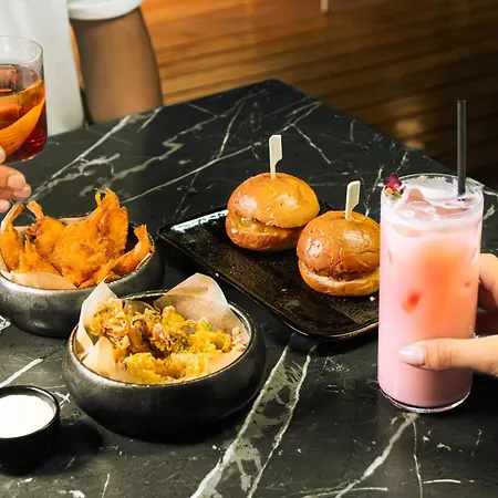 ホテル Anemi & パ フォス